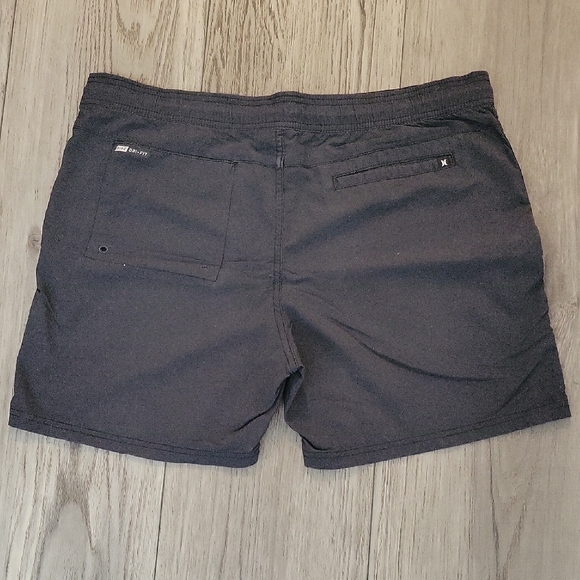 Hurley Phantom and Nike Collaboration with DRI-FIT and Stretch - Picture 11 of 12